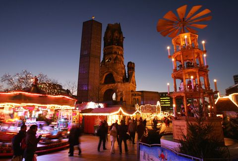 Auf Berlins Weihnachtsmärkten gibt es allerhand zu sehen. Auch Til Schweiger &amp; Co. lassen sich gerne von den Farbenspielen und Attraktionen verf?
