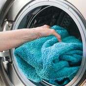 Überhaupt nicht hygienisch: Ein Fehler beim Waschen macht deine Handtücher nur schmutziger