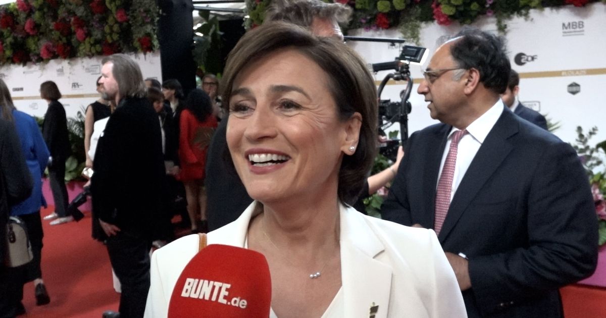 BUNTE.de exklusiv Hand in Hand zeigt sich Sandra Maischberger mit ihrer großen Liebe