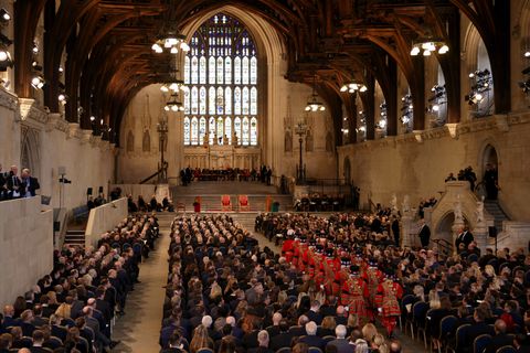 König Charles III: Das Parlament präsentiert sich dem König