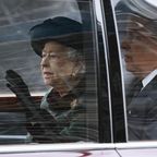 Queen Elizabeth II.: Ihr Auftritt bei Philips Gedenkfeier sorgt für Gänsehaut