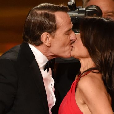Bryan Cranston | Kuss für Julia Louis-Dreyfus bei den Emmys 2014