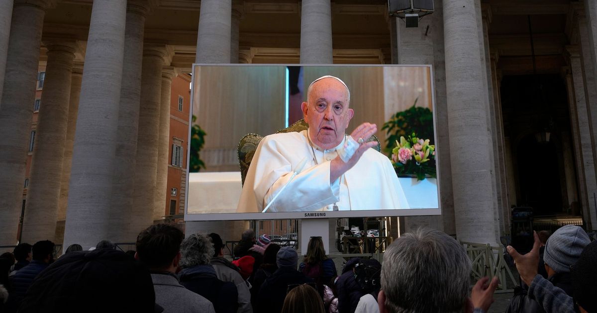 Papst Franziskus muss Gebet von Wohnsitz aus abhalten | BUNTE.de