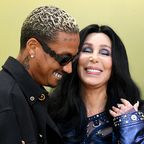 Cher: Sie zeigt sich schwer verliebt mit 40 Jahre Jüngerem 