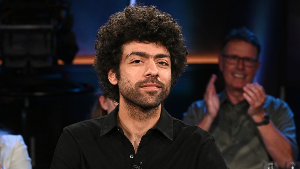 NDR Talk Show": Noah Becker überrascht mit seinen Socken | BUNTE.de