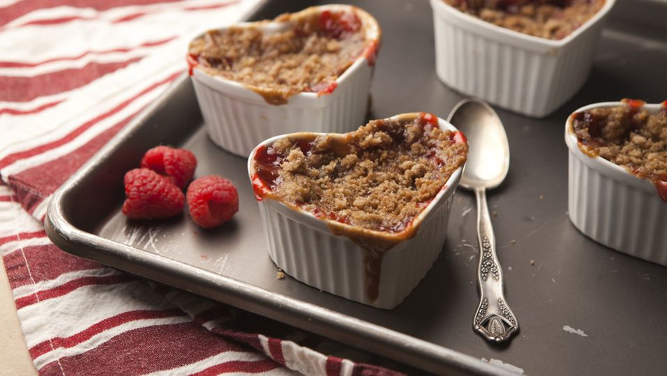 Himbeer-Pfirsich-Crumble: Krümelkuchen einfach und lecker selber backen ...