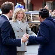 Brigitte und Emmanuel Macron - Begrüßung auf der Landebahn – und plötzlich schwingen sie das Tanzbein