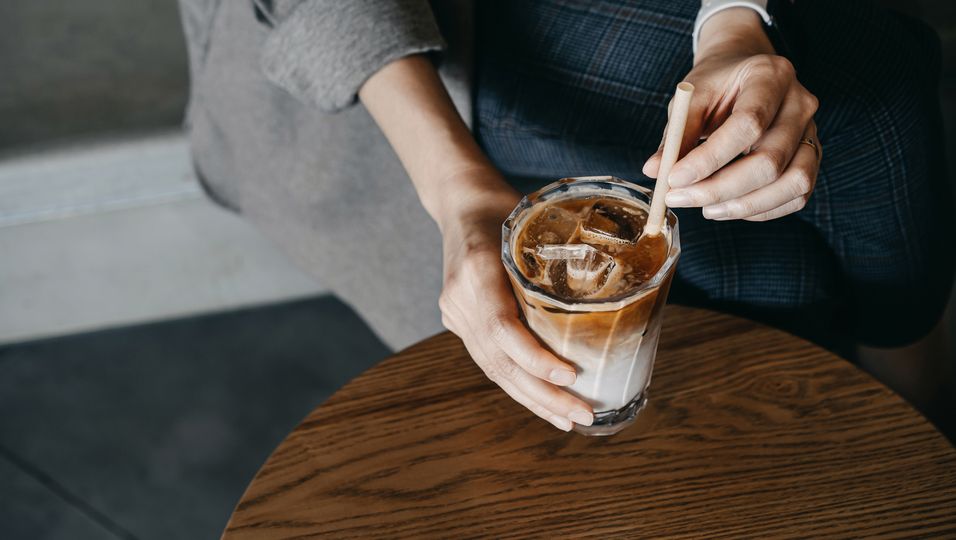 Iced Latte Upgrade: Ab jetzt trinken wir das Trendgetränk mit dieser Geheimzutat