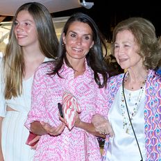 Letizia von Spanien: Die Königin trägt Ultra-Mini-Kleid - für Kate wäre ihr Look tabu