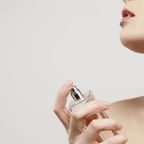 Parfum zum Verlieben: Laut KundInnen "ein Duft, der jeden Mann vom Hocker haut"