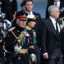 Queen Elizabeth: Ihre Kinder vereint hinter ihrem Sarg