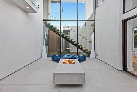 Ein Palast aus Beton und Glas: Für ihr Traumhaus bezahlt sie 4,9 Millionen Euro