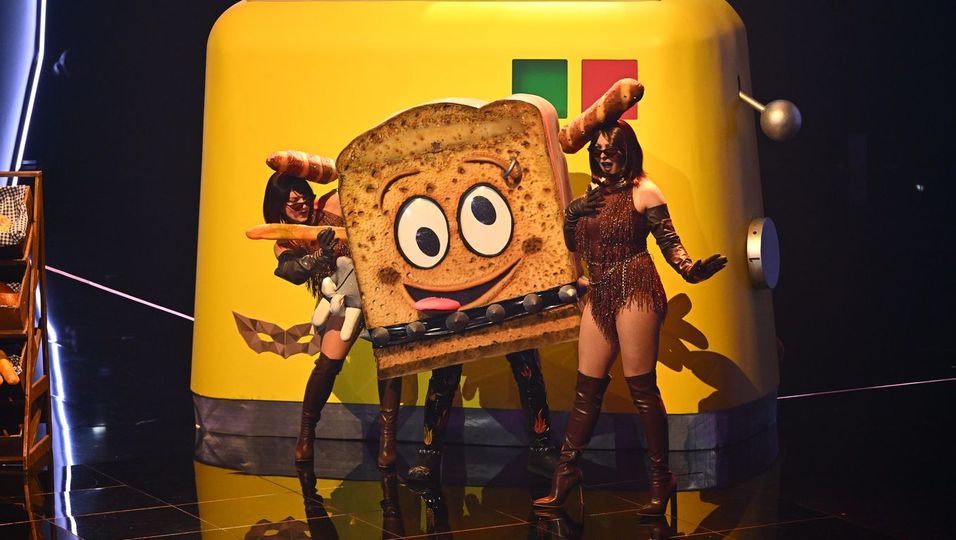 "Sensation" bei "The Masked Singer": Toastbrot entpuppt sich als beliebte TV-Moderatorin