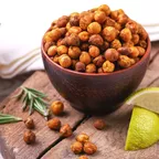 Gesunde Snacks können vielfältig sein. Dabei kommt es allerdings darauf an, ob Sie lediglich auf die Kalorienzahl achten wollen oder auch darauf, wie gut die Nährwerte sind. Wir haben einige schmackhafte Alternativen zu Chips und Co. für Sie zusammengestellt. So kann der nächste Filmabend ohne Reue aber mit viel Knabberzeug kommen!