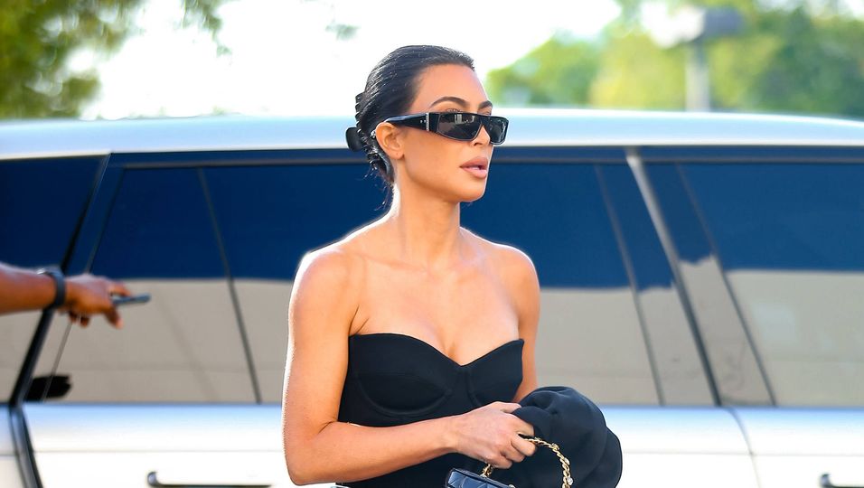 Kim Kardashian: Sie schwört auf günstige Abschminktücher aus der Drogerie
