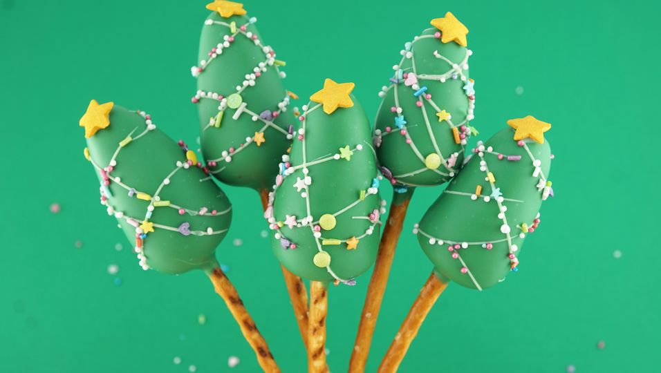 Mit Kindern backen Süße Überraschung Weihnachtliche Tannenbaum Cake