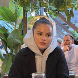 Selena Gomez setzt beim Lunchen mit Freunden auf den lässigen Blazer-Look
