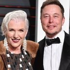 Elon Musk mit seiner Mutter Maye