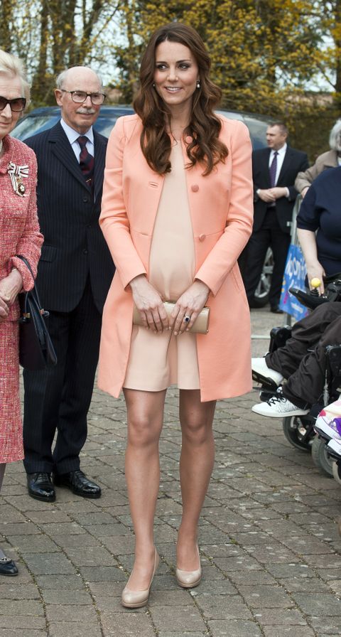 Als Kate ein Kinderhospiz besuchte, erschien sie einem 450-Euro-Mantel von Tara Jarmon. 