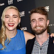 Daniel Radcliffe, Schauspieler aus Großbritannien, kommt gemeinsam mit seiner Freundin Erin Darke, Schauspielerin aus den USA, zur Premiere des Filmes «Weird: The Al Yankovic Story» beim Toronto International Film Festival (TIFF) im Royal Alexandra Theatre.