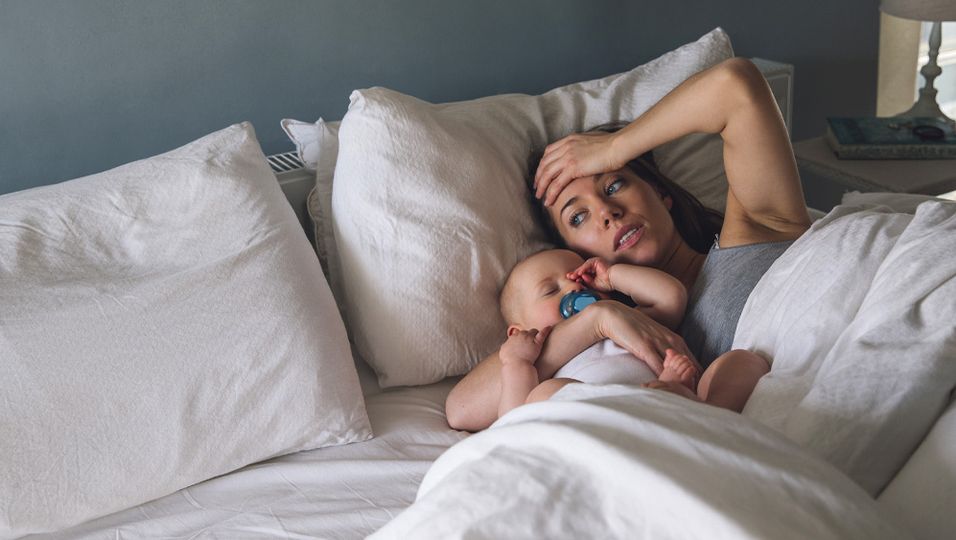 „Mama schläft jetzt durch“ - 7 Anfängerfehler: Deshalb schlafen Babys schlecht! 