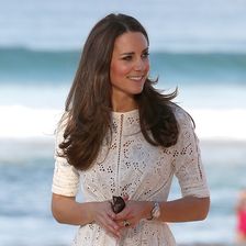 Richtig, auch Herzogin Kate trug schon ein ähnlichen Sommerkleidchen.