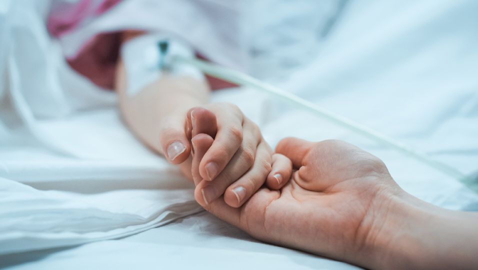 Klinisch tote Frau nach 45 Minuten wiederbelebt - rechtzeitig zur Geburt ihrer Enkelin