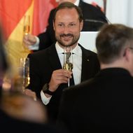 Haakon von Norwegen diniert mit Neureuthers – und Fürstin 