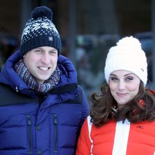 Prinz William & Herzogin Kate: Cowboyhut, Schutzhelm und Co. – ihre Partner-Outfits sind oft gar nicht so royal 