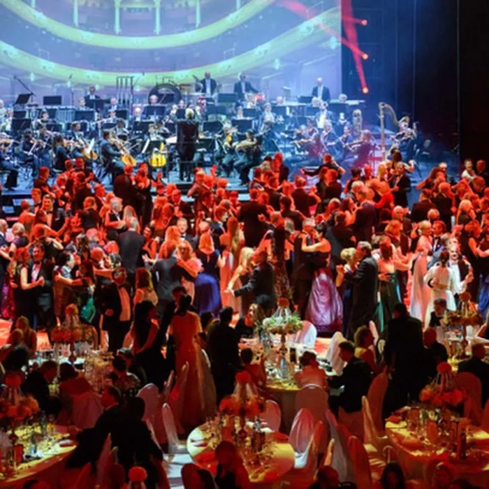 Die schönsten Fotos vom Leipziger Opernball Stilvoll feiern für den