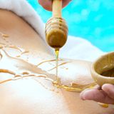 Massage - Honigmassage regt den Stoffwechsel an