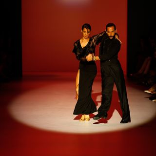 Rebecca Mir auf der Fashion Week in Berlin mit ihrem Mann Massimo Sinato