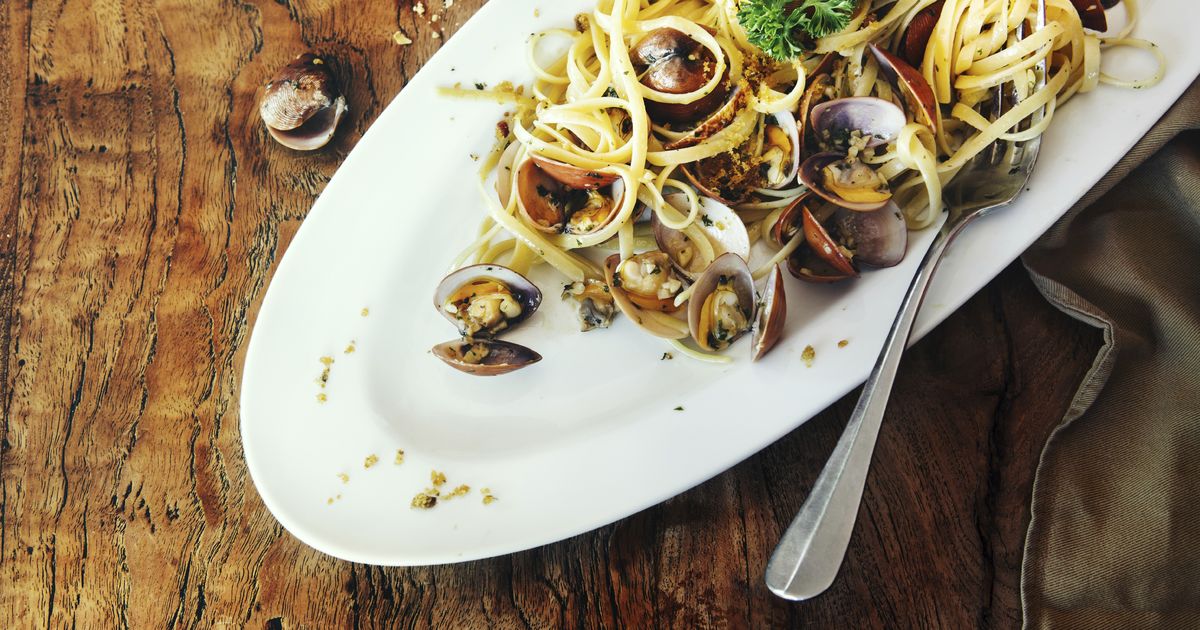 Linguine Vongole: Italienischer Pasta-Klassiker mit Venusmuscheln ...