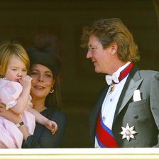 2002 standen Caroline und Ex Ernst August noch gemeinsam mit der damals zweijährigen Tochter Alexandra auf dem Palastbalkon.