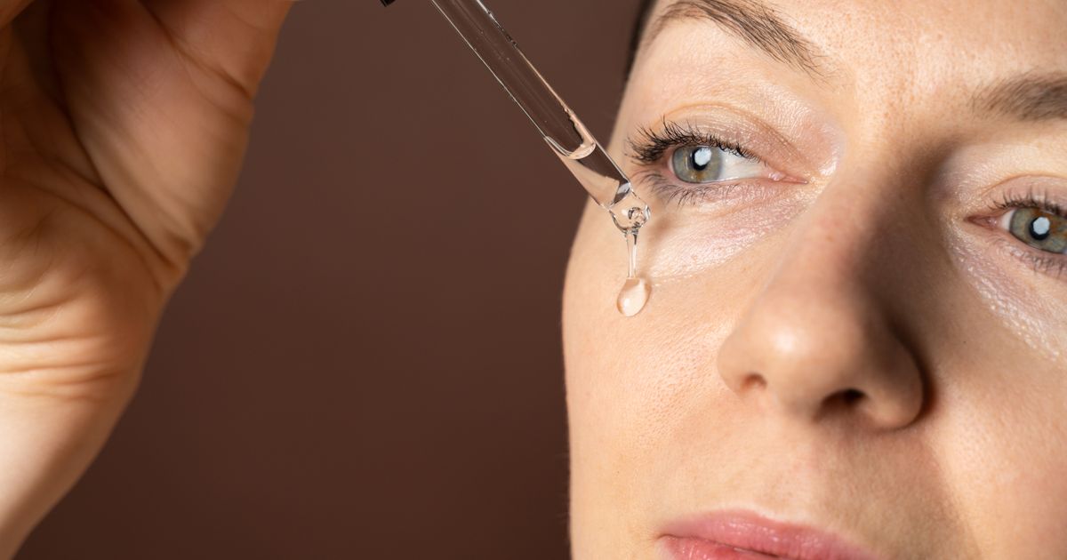 24 Stunden makelloses Make-up? Drogerie-Serum überzeugt mit Top-Bewertung!
