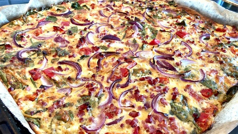 Low-Carb Rezept für Schüttelpizza: Die schnelle und gesunde Pizza für daheim