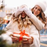 Weihnachtsgeschenk für die beste Freundin: 6 schöne Ideen unter 55 Euro