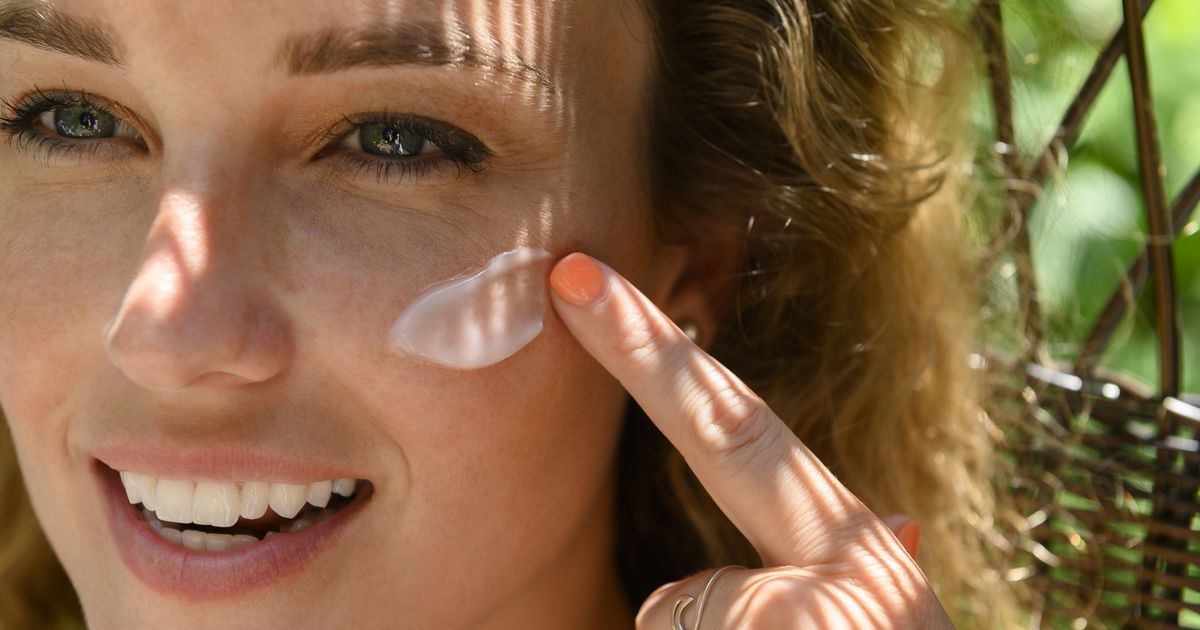 BeautyHack an heißen Tagen Sonnencreme trotz Makeup auffrischen! BUNTE.de