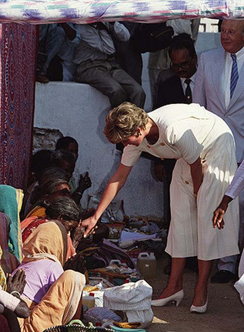 Ein Herz für die Armen und Kranken: Diana wird zur „Prinzessin zum Anfassen&quot;.  
