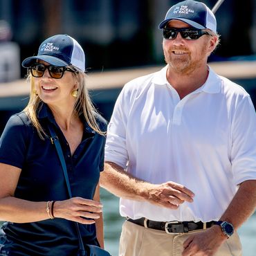Máxima & Willem-Alexander der Niederlande: Polo-Shirts, Caps & Sonnenbrillen: Im Partnerlook genießen sie die Sonne 